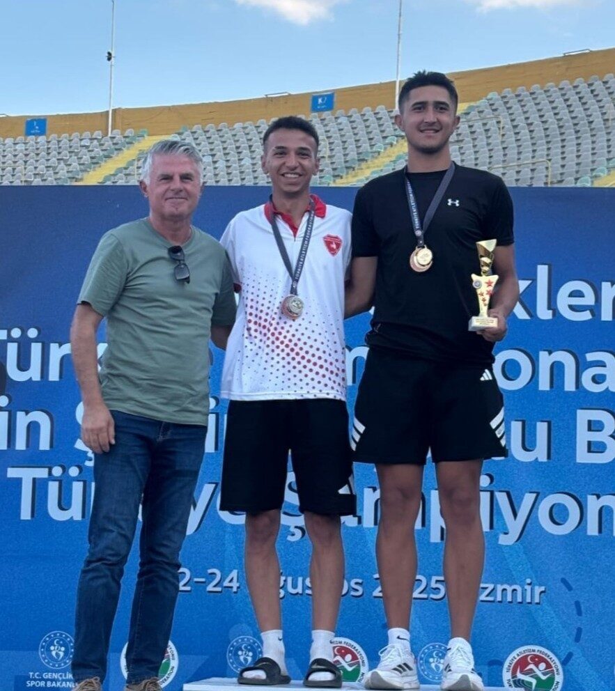 İzmir’de düzenlenen atletizm şampiyonasında başarılı performans ortaya koyan Aydınlı genç