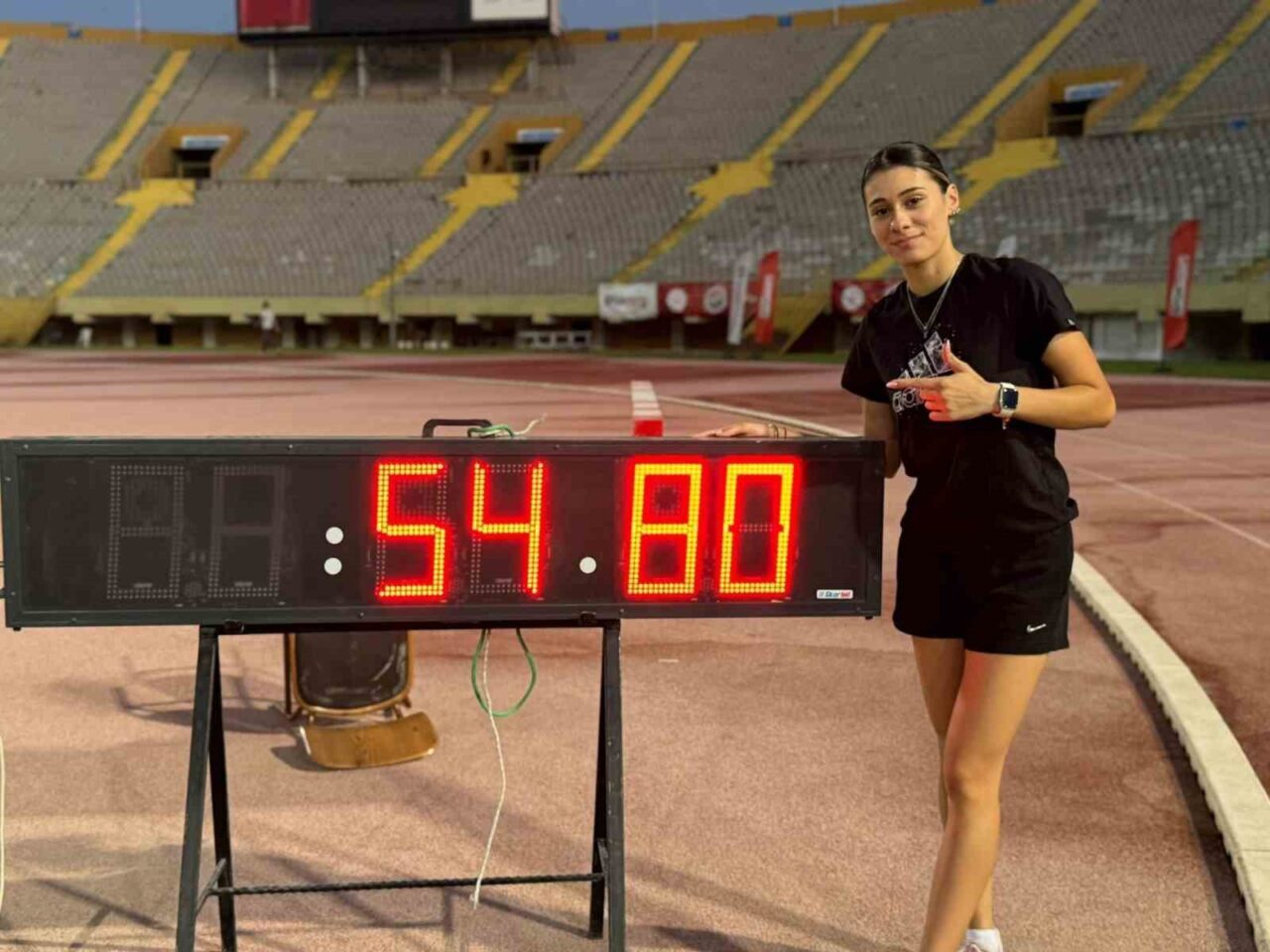 TAF U23 Türkiye Şampiyonası’nda özel sporcu Aysal Önder, dünya rekoru