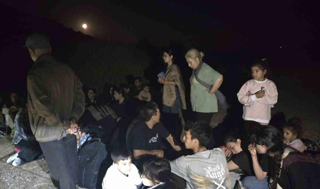 Çanakkale’nin Ayvacık ilçesinde 14’ü çocuk 32 kaçak göçmen yakalandı. Ayvacık