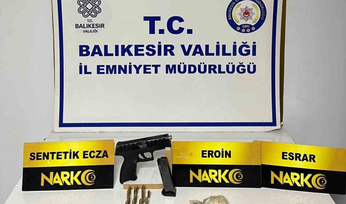 Balıkesir’in Ayvalık ilçesinde polis ekiplerinin düzenlediği operasyonda bir araçta uyuşturucu