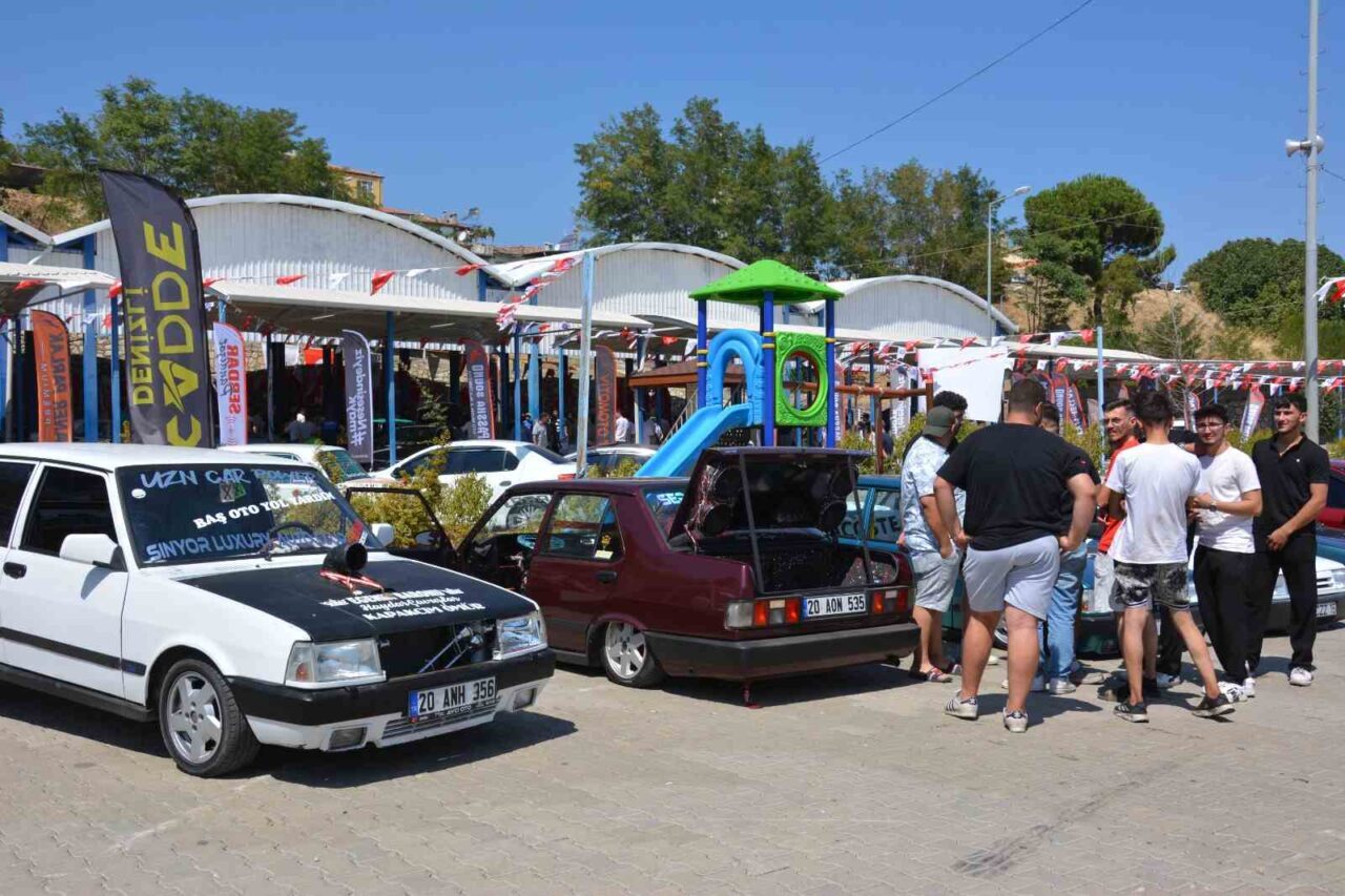 Denizli’nin Babadağ ilçesinde düzenlenen Modifiyeli Araçlar Festivali, güçlü motorlu ve