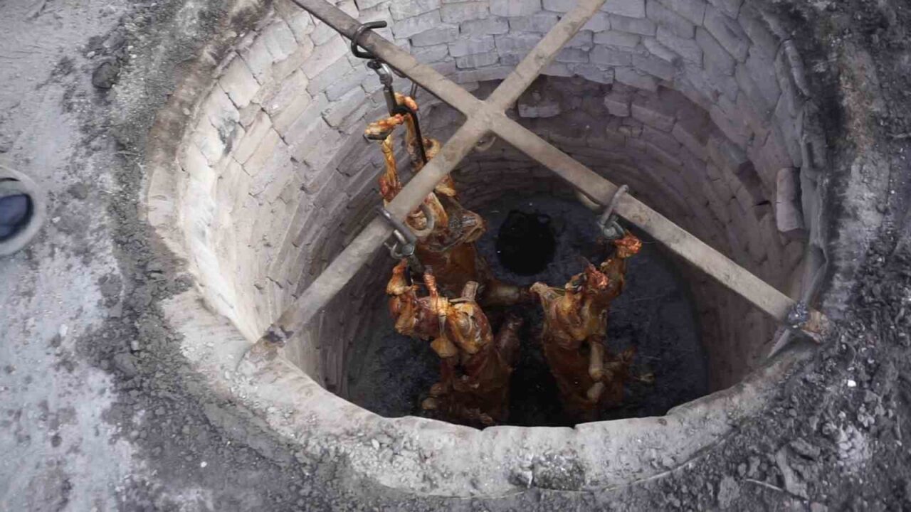 Burdur’da yaklaşık bir asırdır yapılan kuyu kebabı geleneğini 35 yıldır
