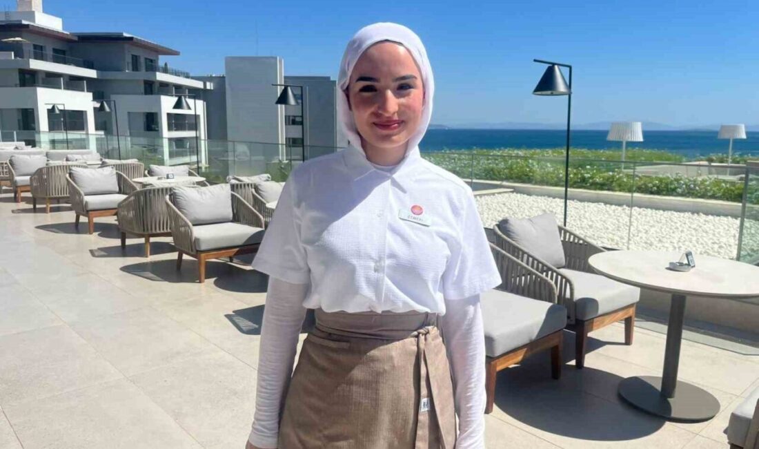 Muş’ta Yükseköğretim Kurumları Sınavı (YKS) çıkışında çobanlık yapan babası tarafından