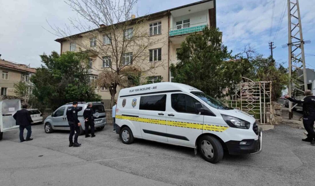 Kayseri’de babasını bıçaklayarak öldüren sanık hakim karşısına çıktı. Mahkemede savunma