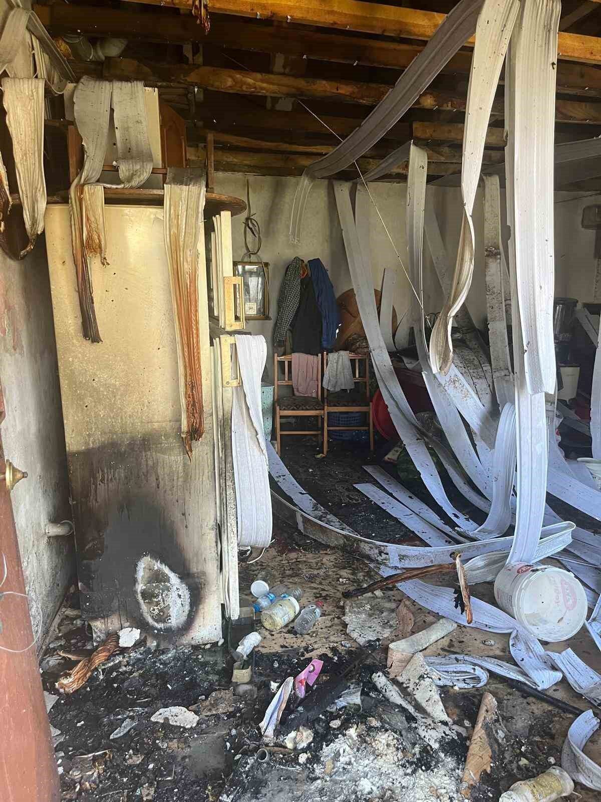 Samsun’un Bafra ilçesinde bir evde meydana gelen tüp patlamasında 3