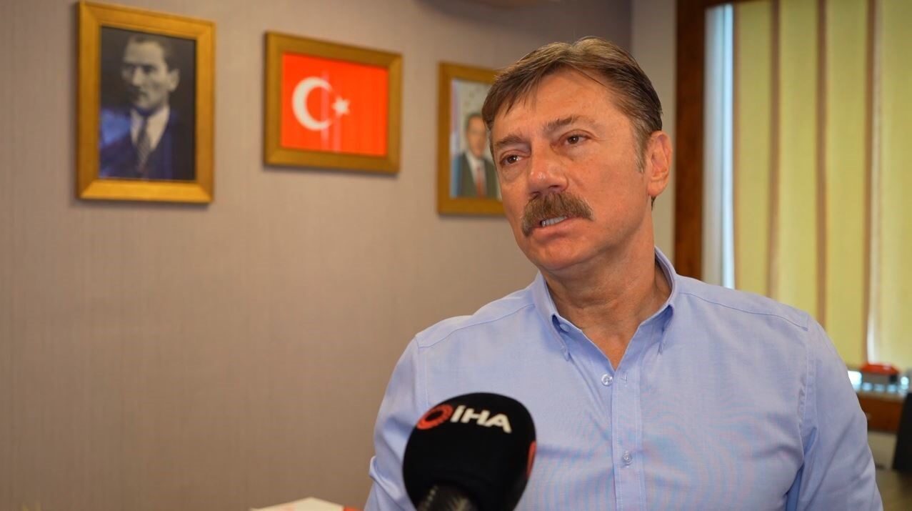 Bahçelievler Belediye Başkanı Hakan Bahadır, bir pazar ziyaretinde domatesin yüksek