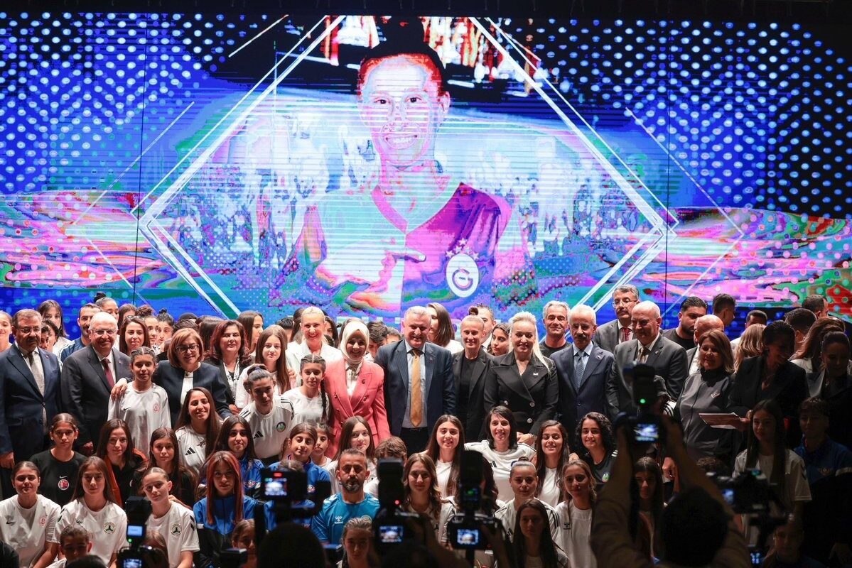 Kadın Futbolcular Derneği (KAFUDER) tarafından bu yıl 2.’si düzenlenen Kristal