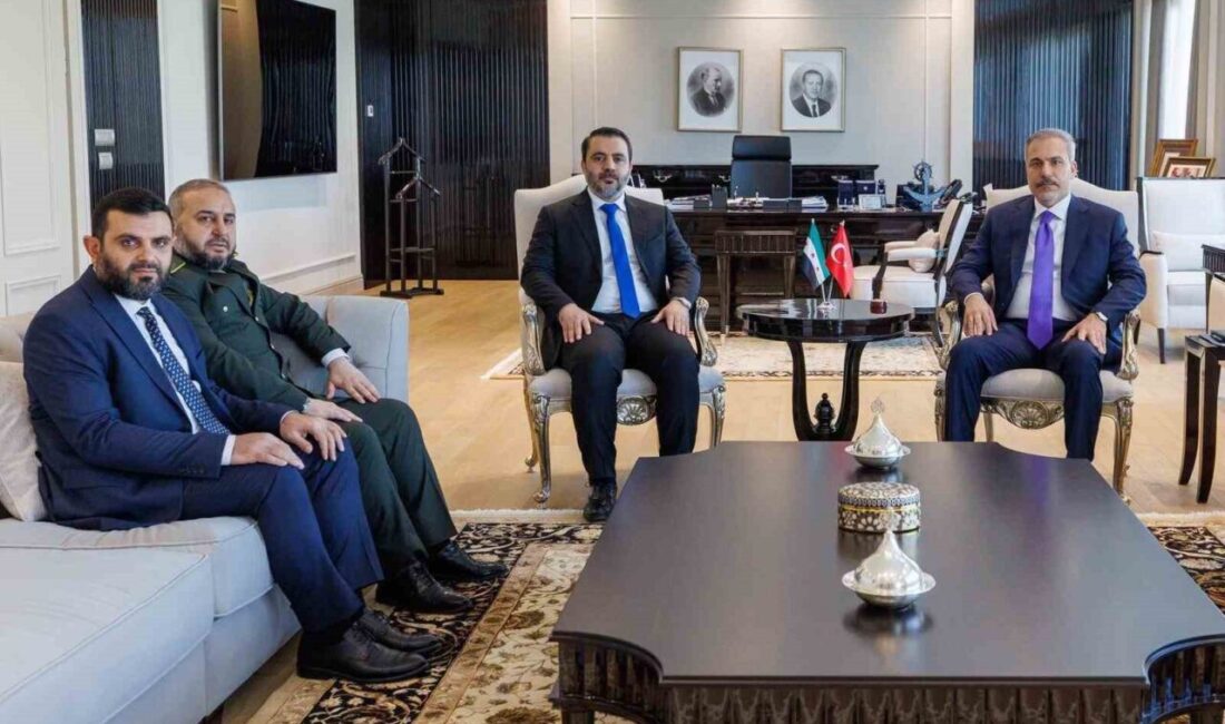 Bakan Fidan, Suriye Dışişleri Bakanı Şeybani ve Savunma Bakanı Kasra ile bir araya geldi Dışişleri Bakanı Hakan Fidan, Suriye Dışişleri Bakanı Esad Hasan Şeybani,