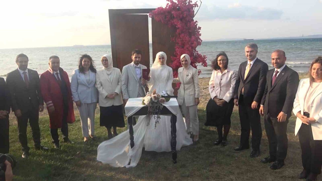 Aile ve Sosyal Hizmetler Bakanı Mahinur Özdemir Göktaş, “Evlenecek Gençlerin