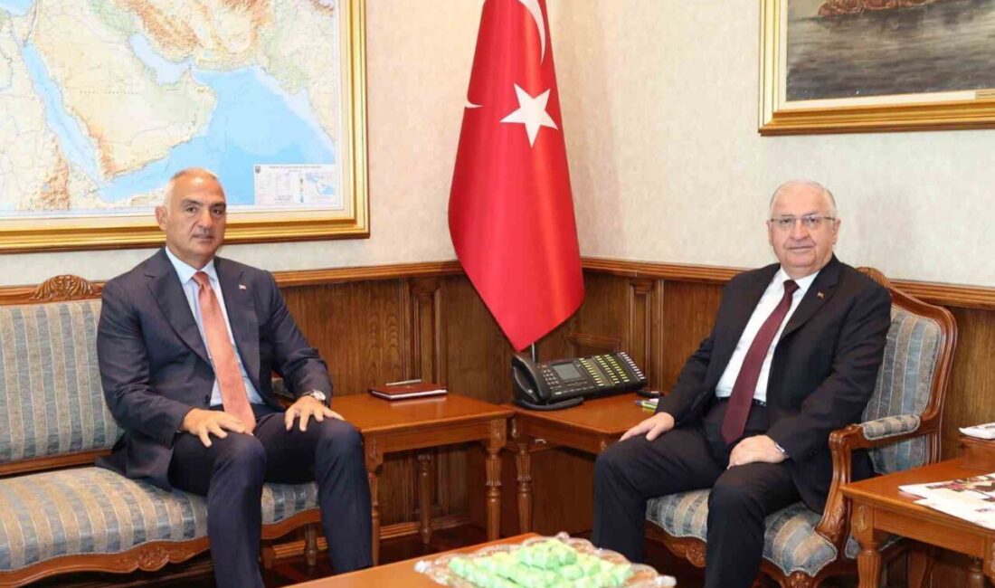 Milli Savunma Bakanı Yaşar Güler, Kültür ve Turizm Bakanı Mehmet