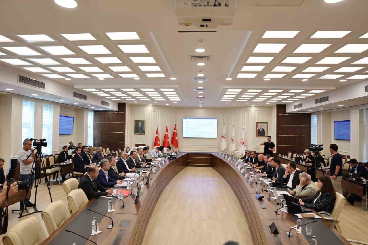 Çalışma ve Sosyal Güvenlik Bakanı Vedat Işıkhan, 8. Dönem Toplu