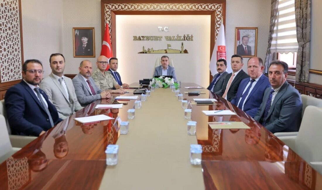 Bayburt’ta Vali Mustafa Eldivan başkanlığında hazırlık toplantısı yapıldı. Sanayi ve