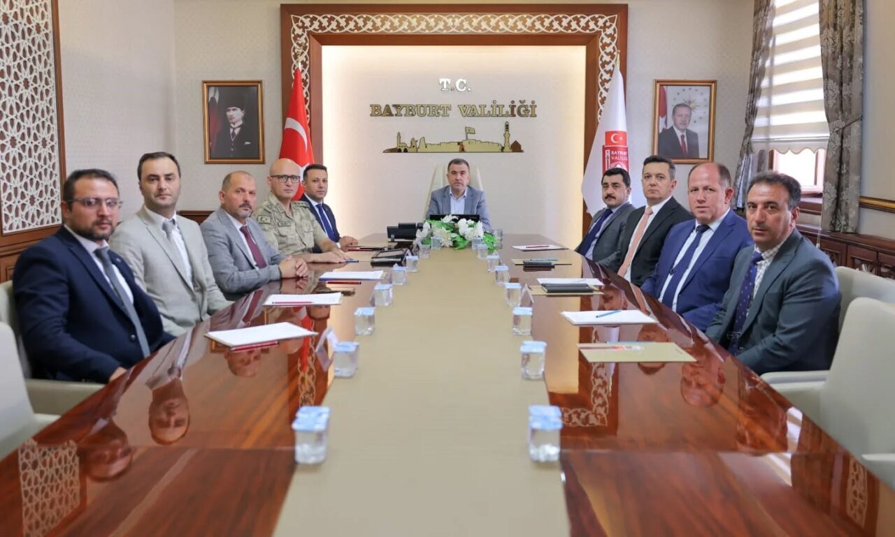 Bayburt’ta Vali Mustafa Eldivan başkanlığında hazırlık toplantısı yapıldı. Sanayi ve