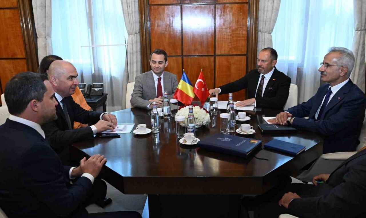 Ulaştırma ve Altyapı Bakanı Abdulkadir Uraloğlu, Romanya Başbakanı Ilie Bolojan