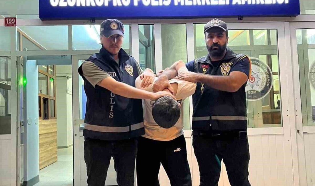 İçişleri Bakanı Ali Yerlikaya, Alemdağ Spor Kulübü Başkanı Tuncay Meriç’in