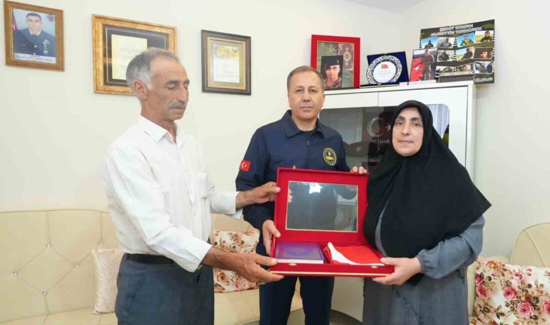 İçişleri Bakanı Ali Yerlikaya, şehit ailesi ziyareti sırasında Cumhurbaşkanı Recep