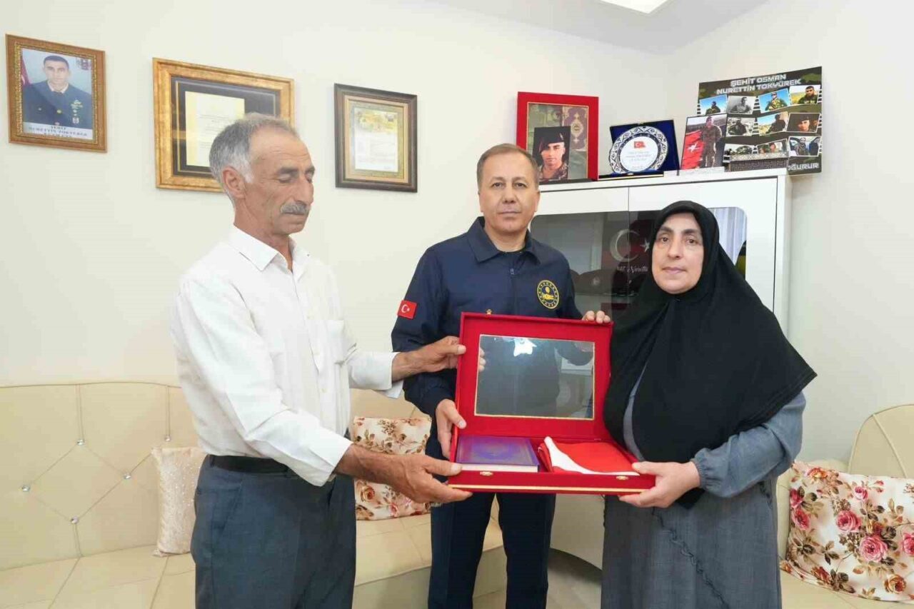 İçişleri Bakanı Ali Yerlikaya, şehit ailesi ziyareti sırasında Cumhurbaşkanı Recep