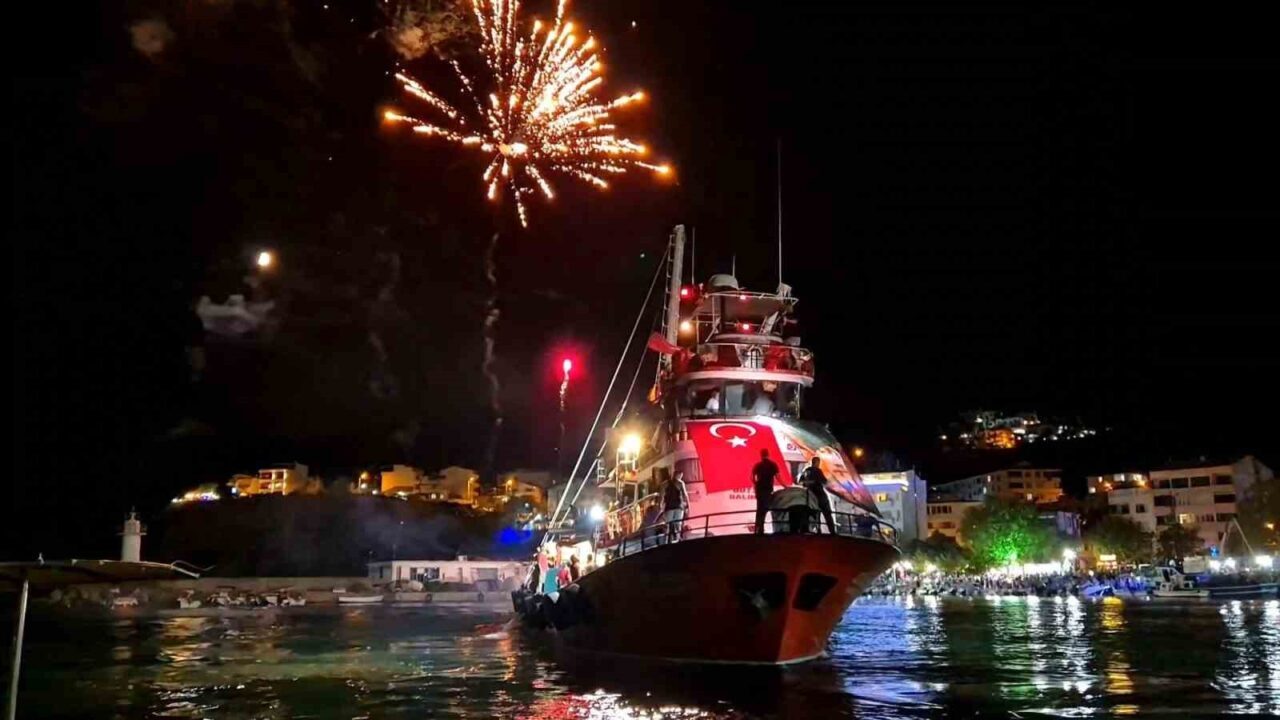 Tekirdağ’ın Süleymanpaşa ilçesinde av yasağının bu gece sona ermesiyle balıkçılar,