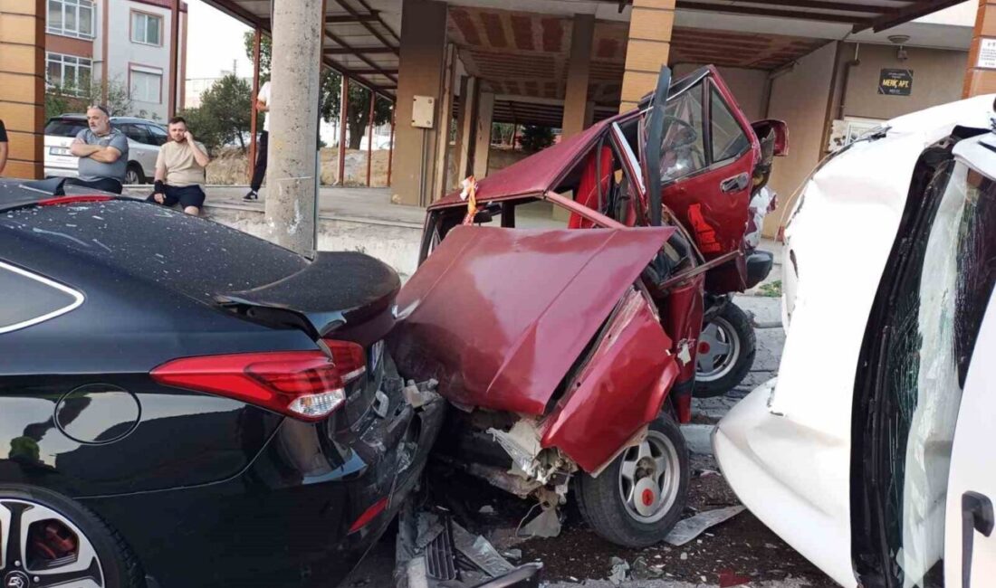 Balıkesir’de meydana gelen ve 4 aracın karıştığı zincirleme trafik kazasında