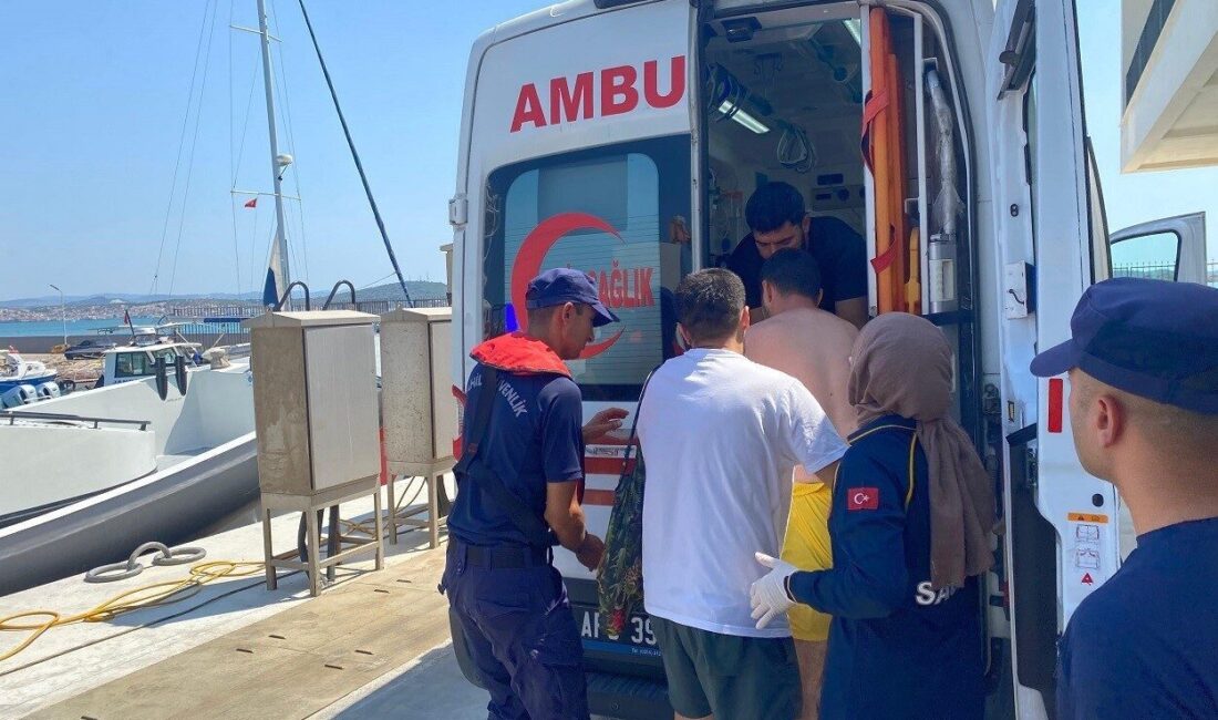 Balıkesir’in Ayvalık ilçesi açıklarında gezi teknesinde yaralanan bir kişi sahil