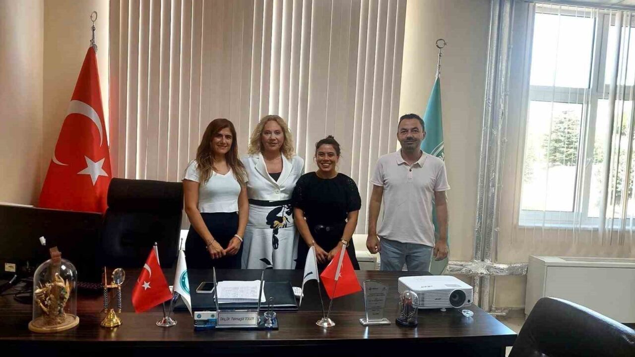 Balıkesir Meslek Yüksekokulu Müdür Yardımcılığı görevini yürüten Öğr. Gör. Emine