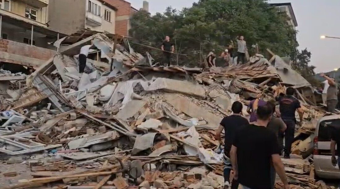 Balıkesir’de meydana gelen 6.2 büyüklüğündeki deprem, kent genelinde paniğe yol