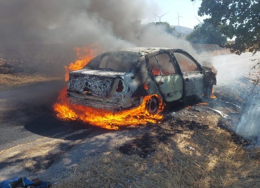 Balıkesir’in Susurluk ilçesi kırsal Kayalıdere Mahallesi’nde bir araçta çıkan yangın,