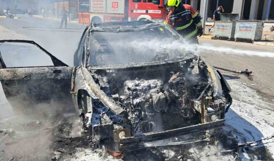 Balıkesir’in Altıeylül ilçesi Plevne Mahallesi’nde, park halindeki bir araçta yangın