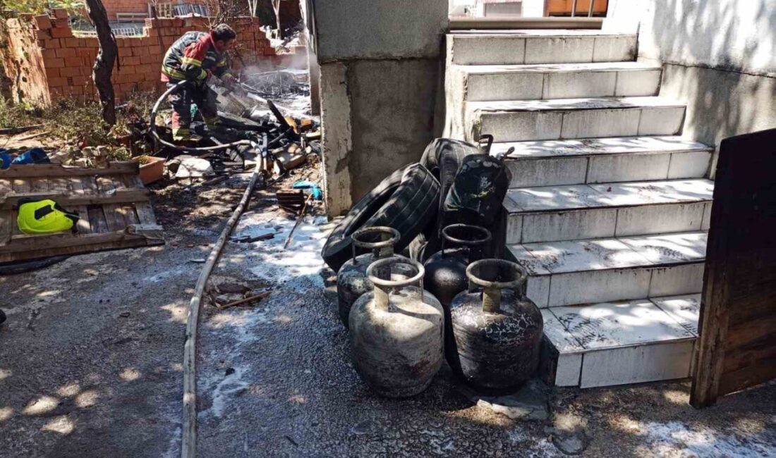 Balıkesir’de çıkan yangında bir binanın bodrum katı kullanılamaz hale geldi.