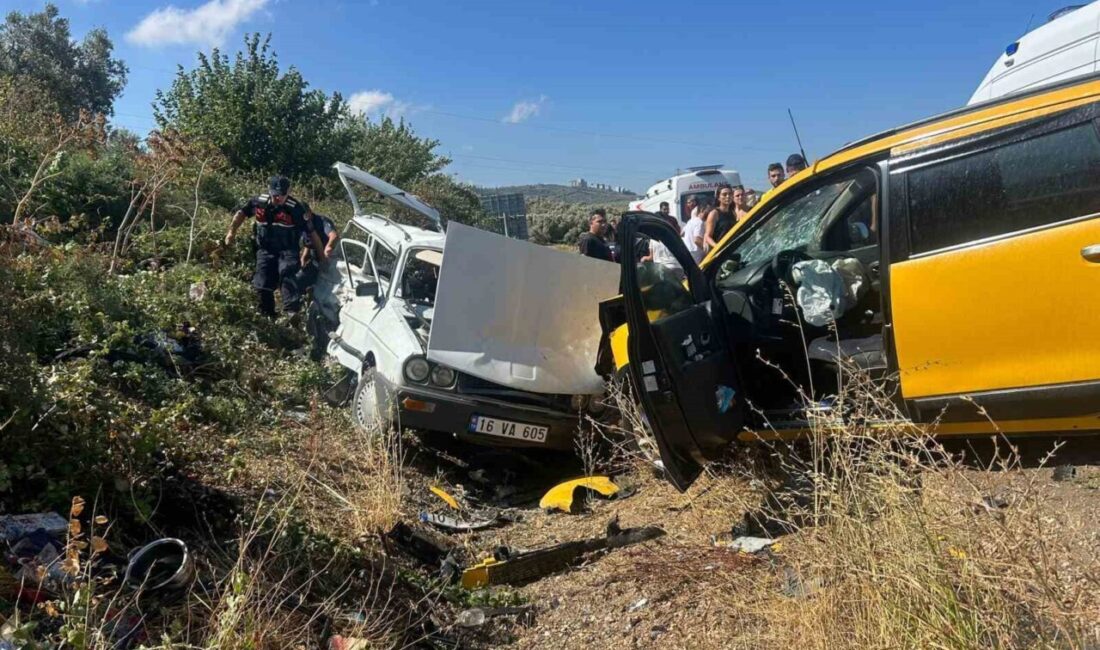 Balıkesir’de ticari taksinin otomobille kafa kafaya çarpıştığı kazada 4 kişi