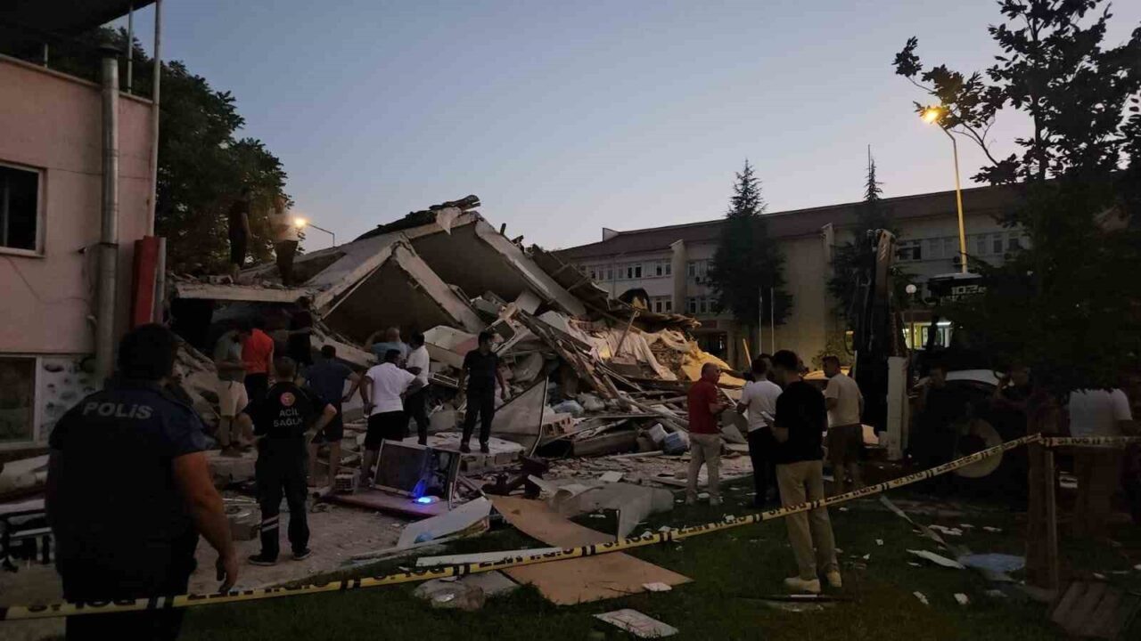 Balıkesir'deki deprem için Aydın'dan AFAD ekipleri yola çıktı – Haberizma Bursa Bölge Haberleri