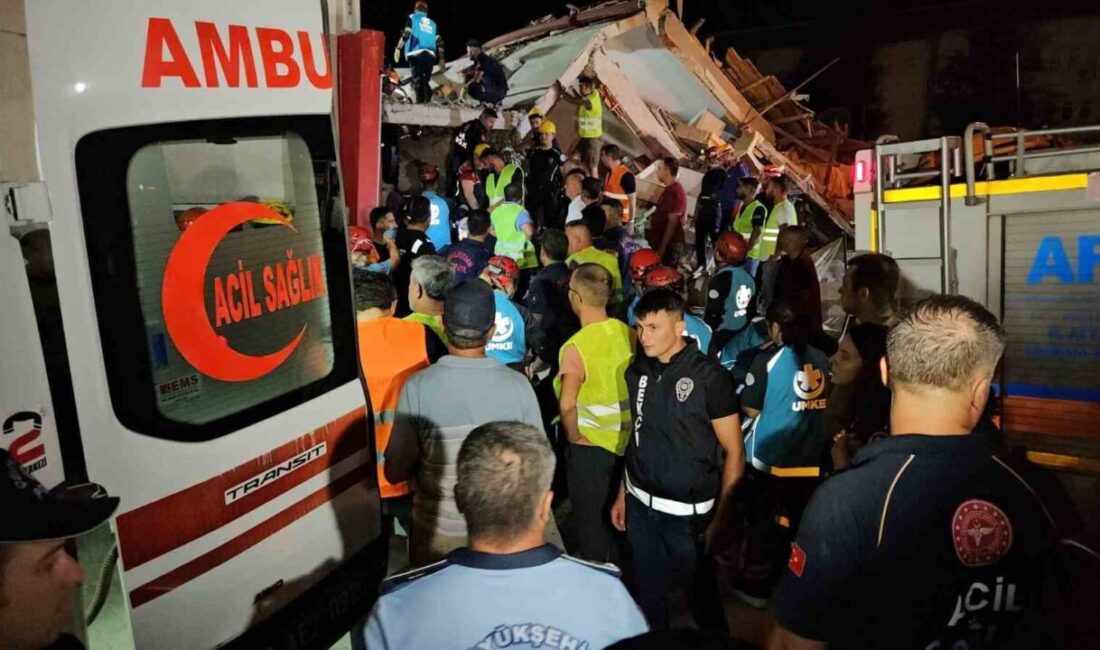 Balıkesir’in Sındırgı ilçesinde meydana gelen 6.1 büyüklüğündeki depremde yıkılan binadaki