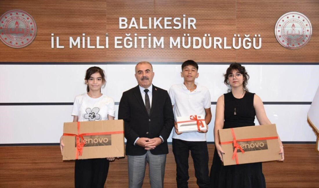 Balıkesirli öğrenciler, Cumhurbaşkanı Recep Tayyip Erdoğan’ın eşi Emine Erdoğan’ın himayelerinde