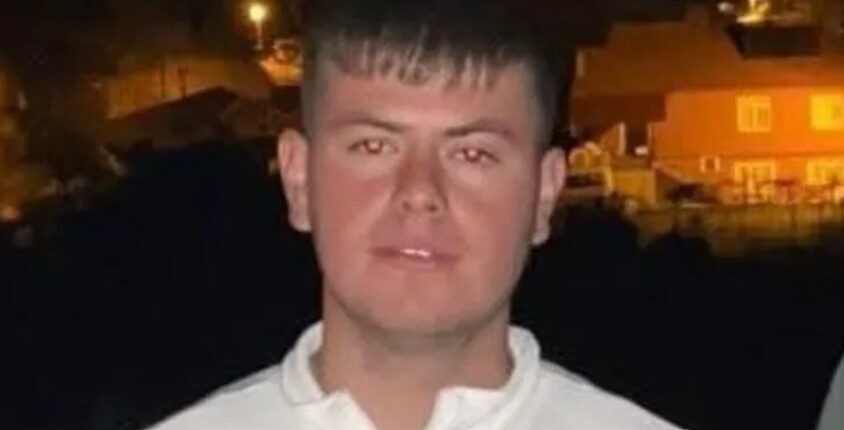 Isparta’nın Senirkent ilçesinde arkadaşlarıyla serinlemek için girdiği gölette balıklama atlayan