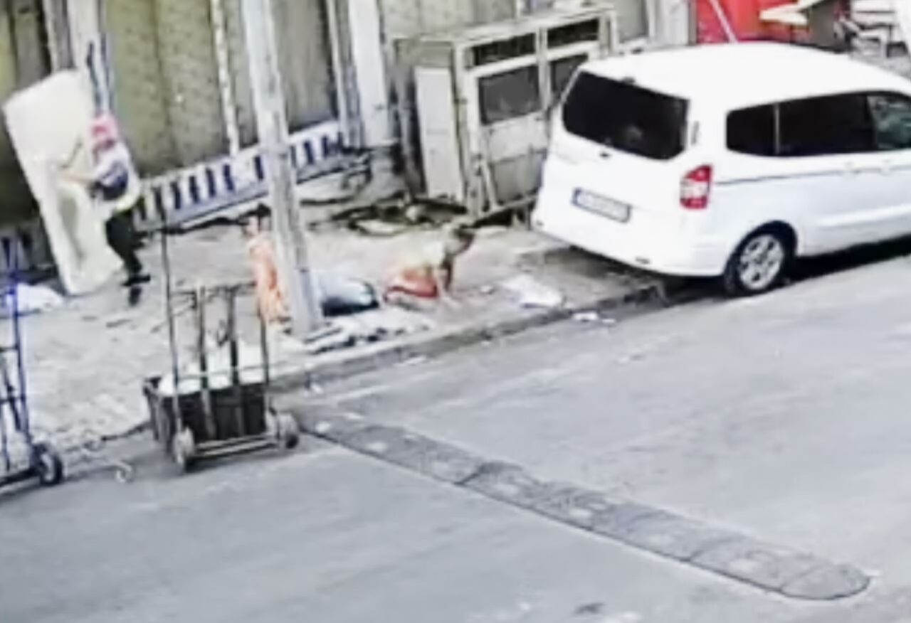İstanbul’un Küçükçekmece ilçesinde yürekleri ağza getiren bir olay yaşandı. Annesinin