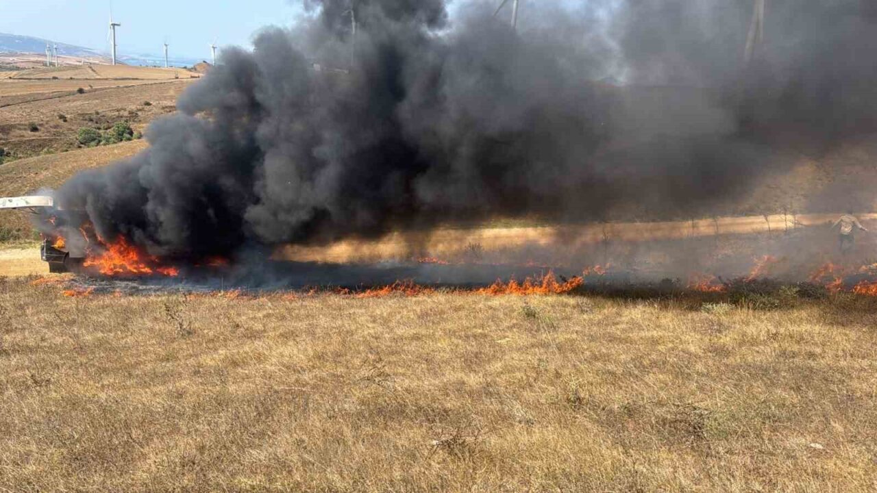 Balıkesir’in Bandırma ilçesi Sahilyenice Mahallesi yolunda meydana gelen araç ve