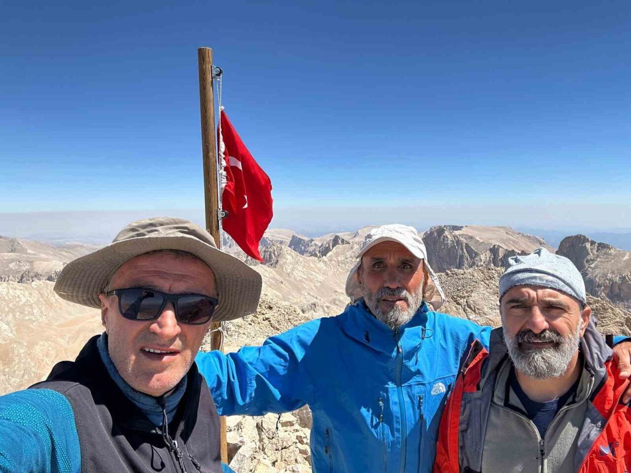 Bandırma Dağcılık ve Arama Kurtarma Spor Kulübü (BANDAK) üyeleri, 30