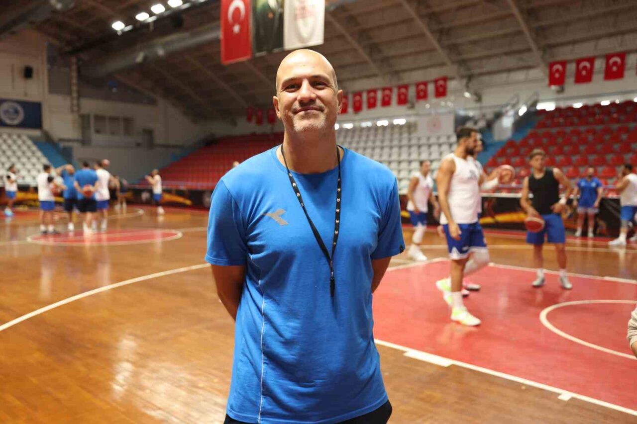 Türkiye Basketbol Ligi’ne davetle dönüş yapan Kocaeli BŞB Kağıtspor’da başantrenör