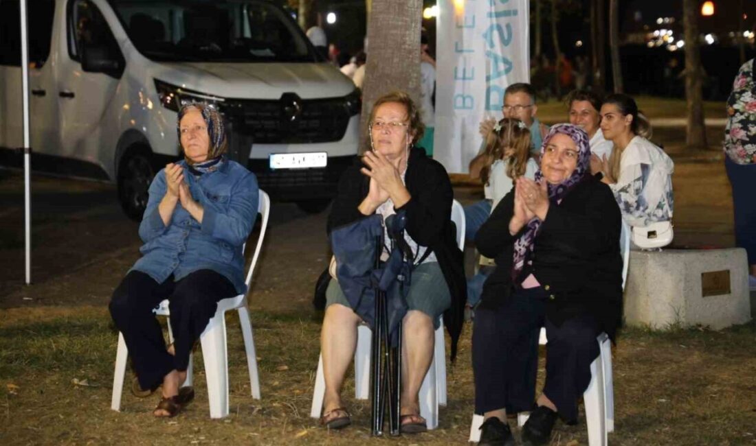 Başiskele Sahili’nde düzenlenen ilçe selamlama konserinde mehter ve bando takımı