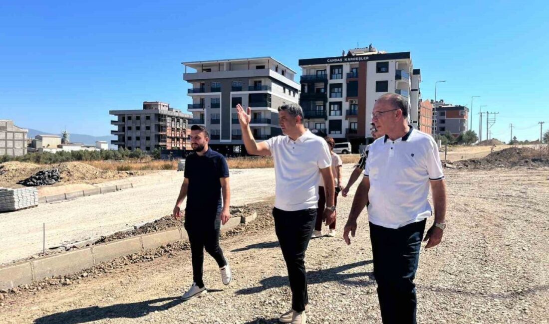 Turgutlu Belediye Başkanı Çetin Akın, Ergenekon Mahallesinde yürütülen yol yapım