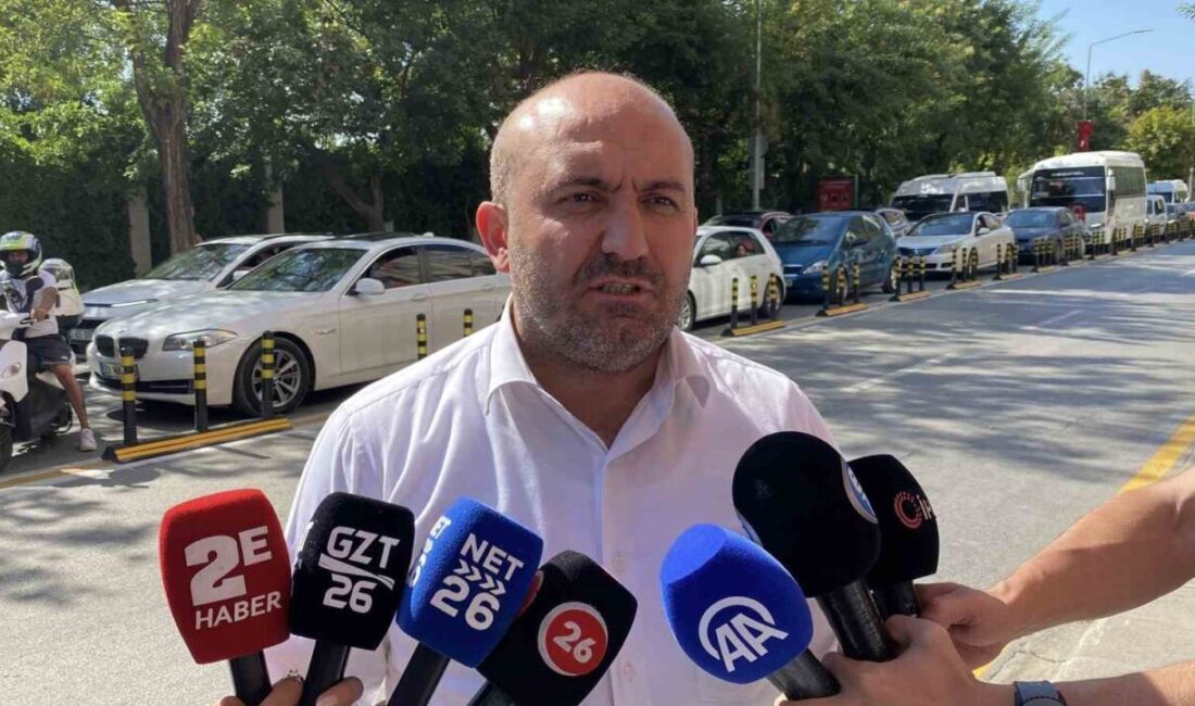 Eskişehir’de Atatürk caddesine yerleştirilen dubalarla ilgili tepkisini dile getiren AK