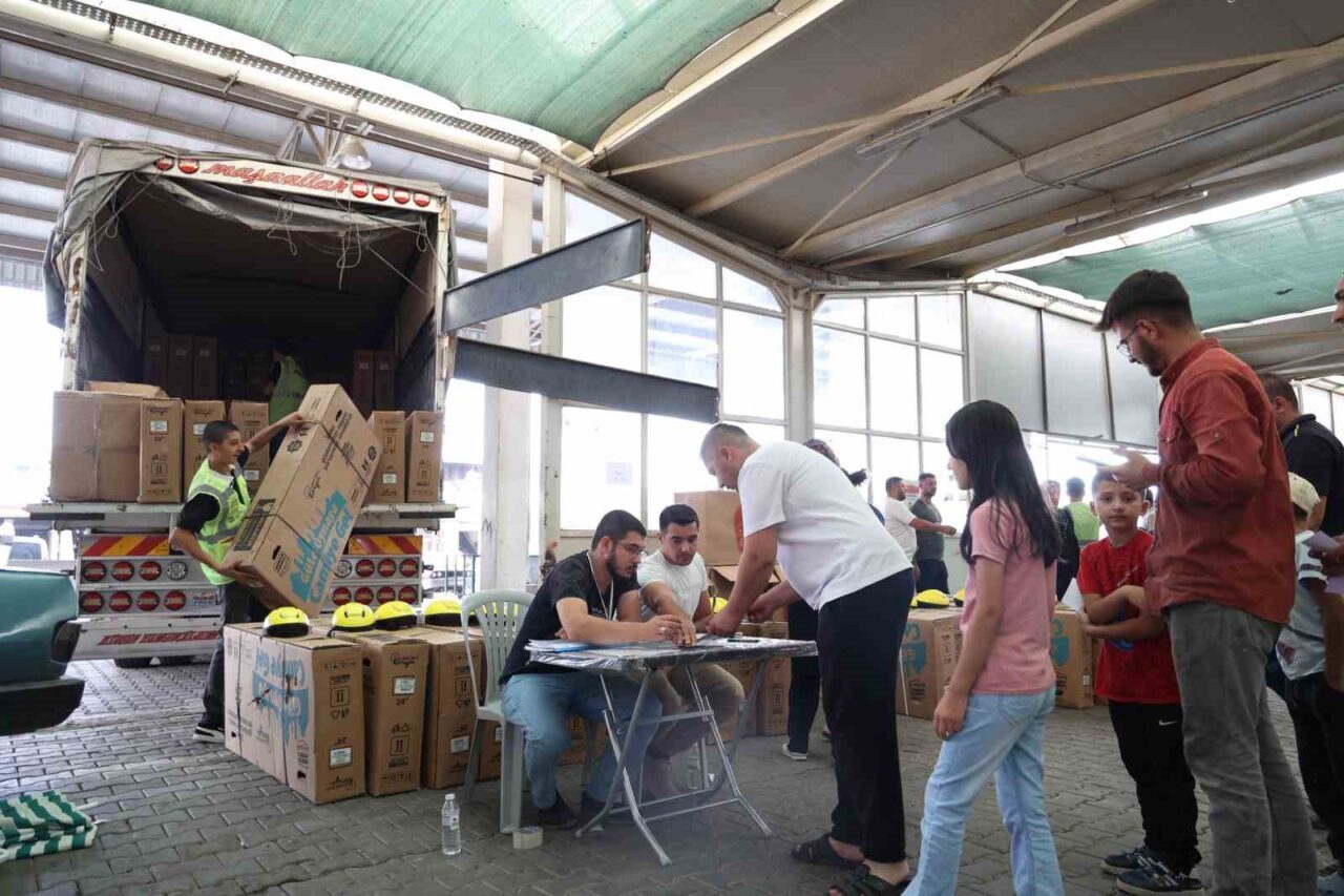Konya Büyükşehir Belediyesi’nin İl Müftülüğüyle birlikte şehir genelinde düzenlediği “Güle