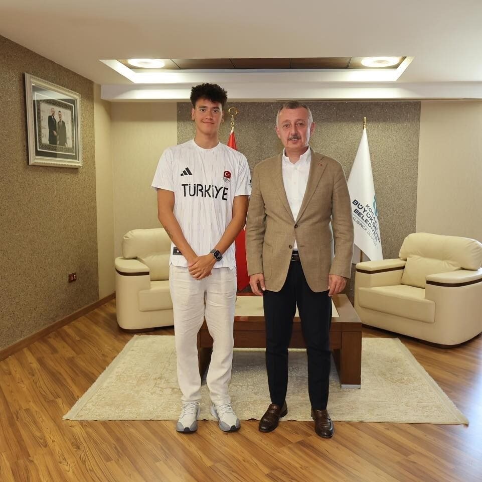 Kocaeli Büyükşehir Belediye Başkanı Tahir Büyükakın, Dünya Gençler Yüzme Şampiyonası’nı