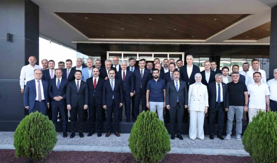 Cumhurbaşkanı Yardımcısı Cevdet Yılmaz, Türkiye Yüzyılı Buluşmaları kapsamında geldiği Konya’da,