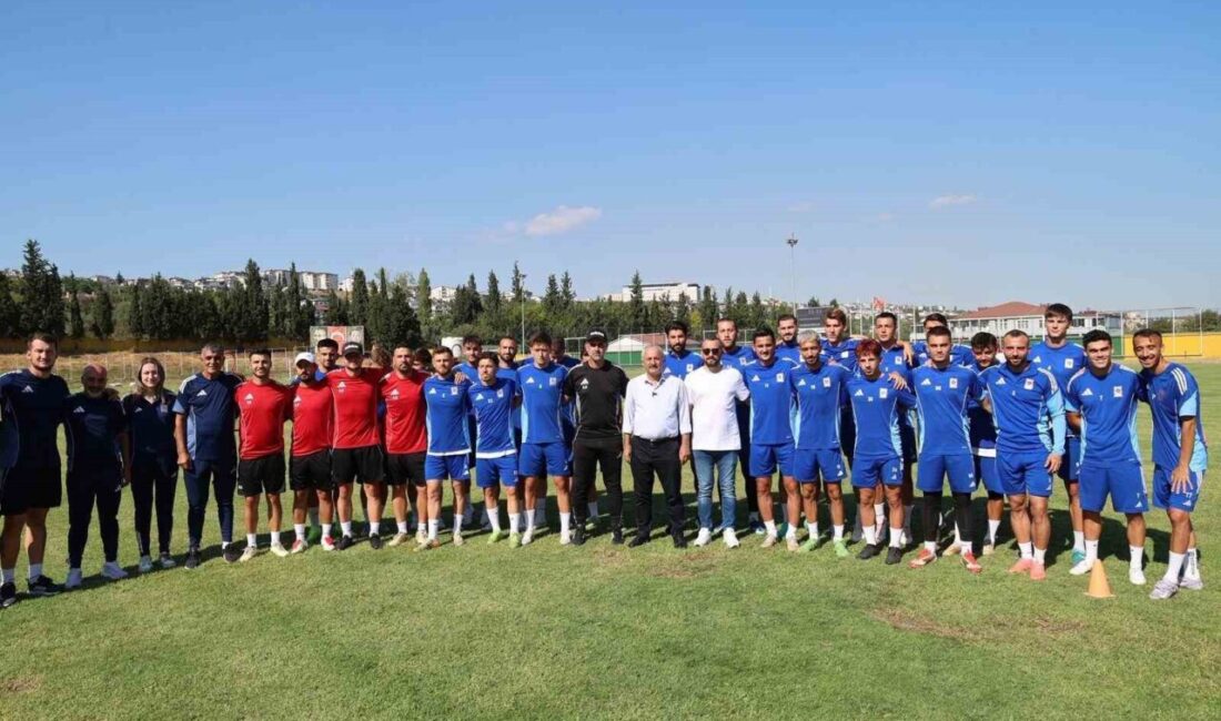 Gebze Belediye Başkanı Zinnur Büyükgöz, yeni sezon hazırlıklarını sürdüren Gebzespor’un