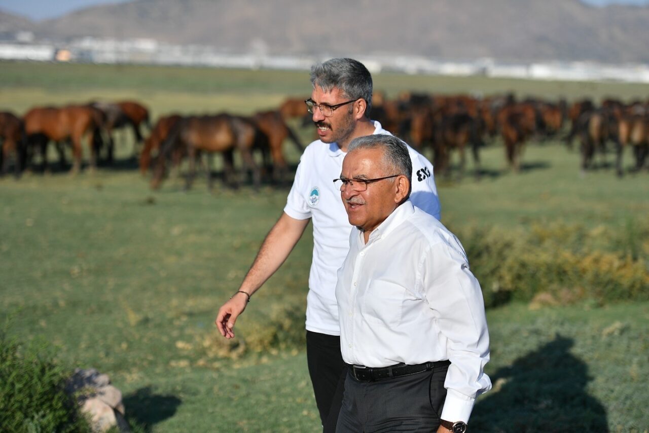 Kayseri Büyükşehir Belediye Başkanı Memduh Büyükkılıç, kontrol için gittiği hastanede