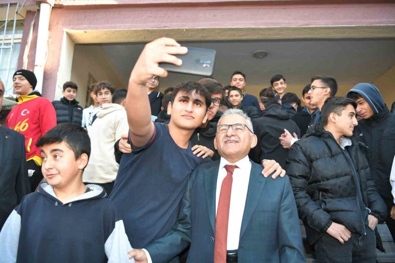 Kayseri Büyükşehir Belediye Başkanı Dr. Memduh Büyükkılıç; yeni eğitim dönemi