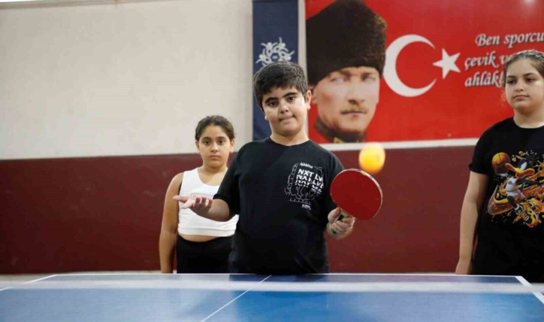 Aydın Büyükşehir Belediyesi’nin yaz kursları kapsamında düzenlenen masa tenisi eğitimleri,