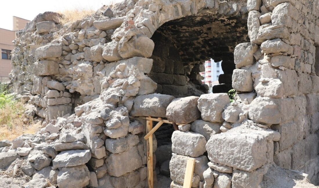 Kocasinan Belediye Başkanı Ahmet Çolakbayrakdar; Kayseri’nin ilk medresesi olan ve
