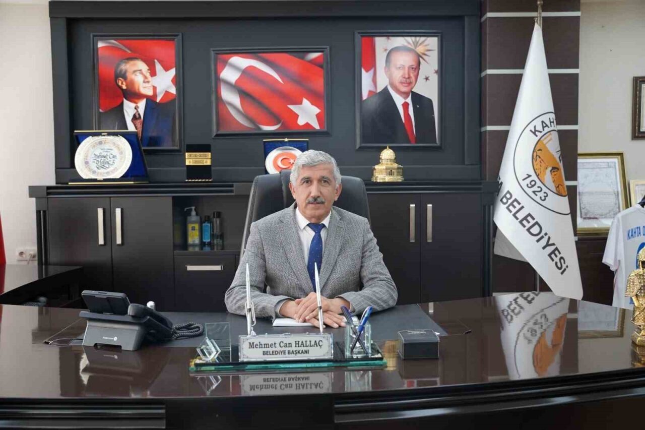 Adıyaman’ın Kahta Belediye Başkanı Mehmet Can Hallaç, 30 Ağustos Zafer